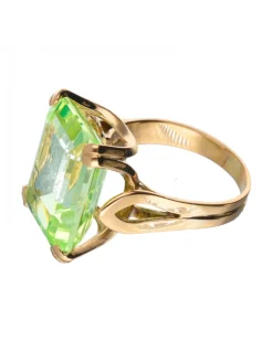 Anillo de oro 18 kl con esmeralda en el centro