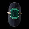 Anillo de oro 18 kl con esmeralda en el centro