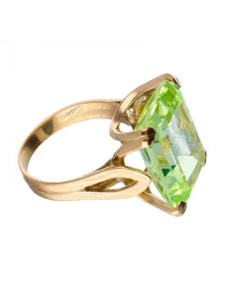 Anillo de oro 18 kl con esmeralda en el centro
