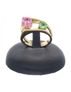 Anillo de oro amarillo 18 Kl con diseño y piedras sintéticas