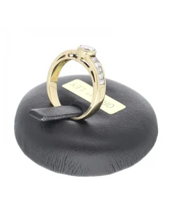 Anillo de oro amarillo 18 K con diseño y brillantes