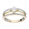 Anillo de oro amarillo con diseño y circonitas