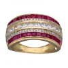 Anillo de Oro amarillo con diseño Chevalier, Circonitas y Rubíes