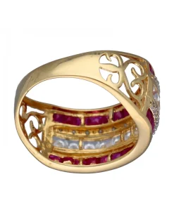 Anillo de Oro amarillo con diseño Chevalier, Circonitas y Rubíes