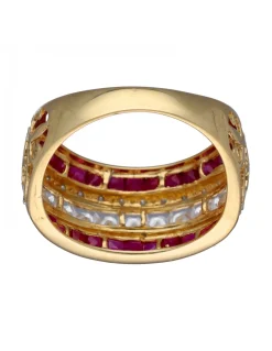 Anillo de Oro amarillo con diseño Chevalier, Circonitas y Rubíes
