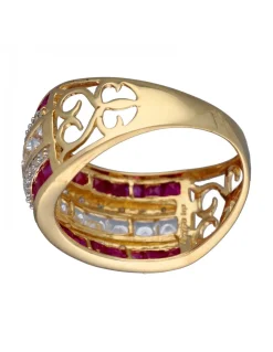 Anillo de Oro amarillo con diseño Chevalier, Circonitas y Rubíes