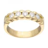 Anillo de oro amarillo 18K con diseño y brillantes