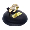Anillo de oro amarillo 18K con diseño y circonitas