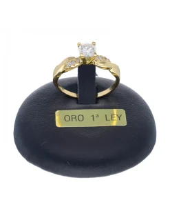 Anillo de oro amarillo 18K con diseño y brillantes