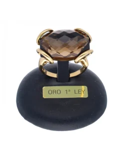Anillo de oro amarillo 18K con diseño y piedra sintética