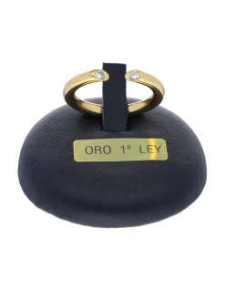 Anillo de oro amarillo 18K con diseño y circonitas