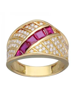Anillo de Oro amarillo, tipo Coctel, con Brillantes y Rubíes.