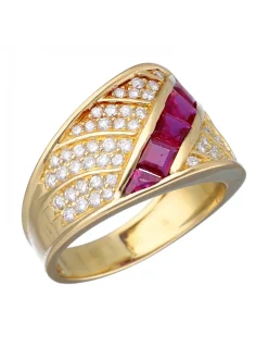 Anillo de Oro amarillo, tipo Coctel, con Brillantes y Rubíes.