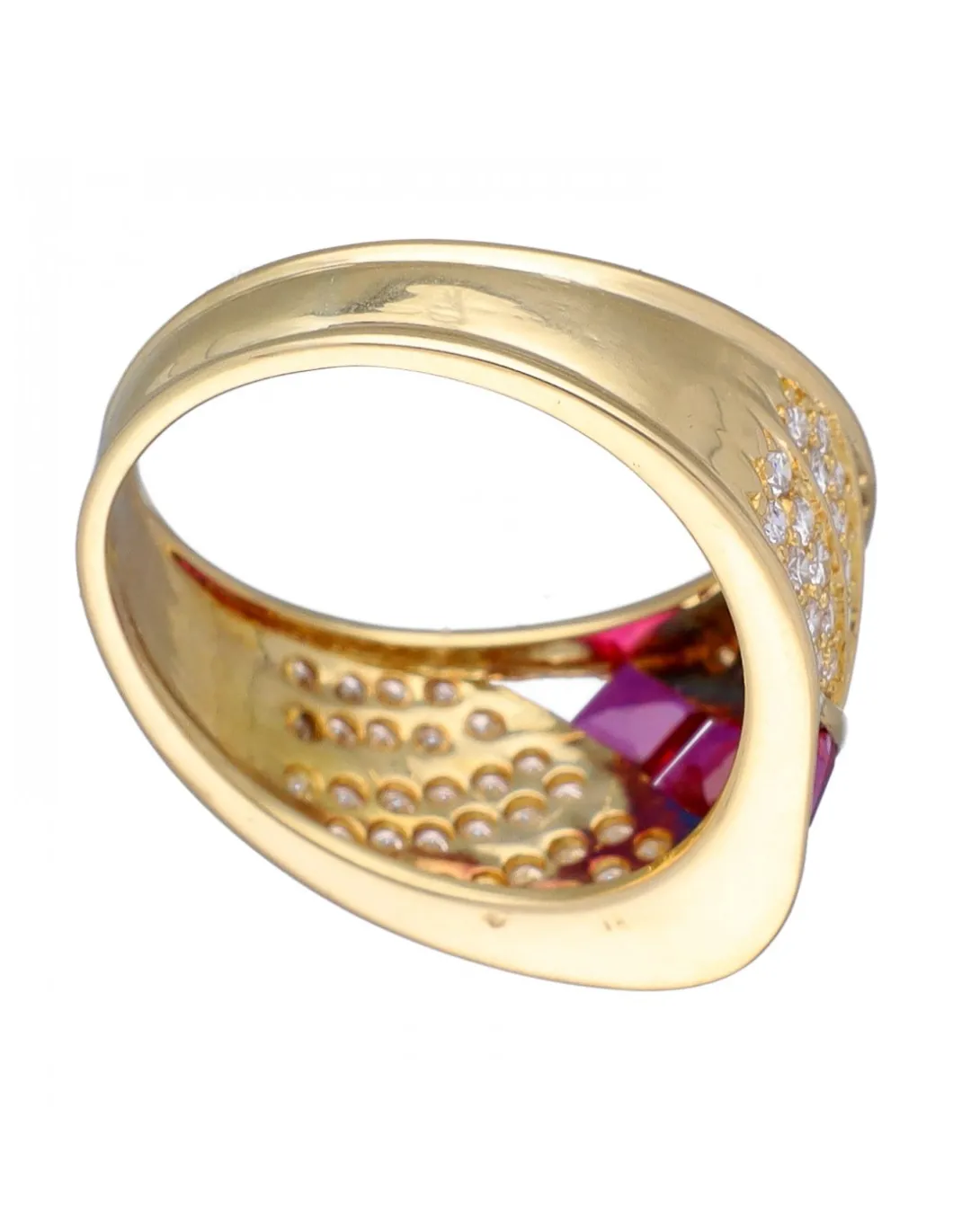 Anillo de Oro amarillo, tipo Coctel, con Brillantes y Rubíes.