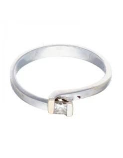 Anillo de Oro blanco con Brillante y diseño Solitario