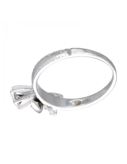 Anillo de Oro blanco 18K con diseño y Brillante