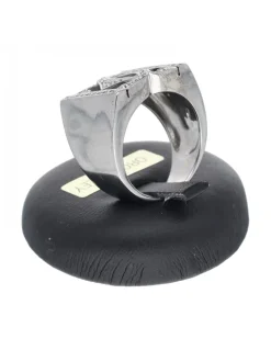Anillo de oro blanco 18K con diseño CC