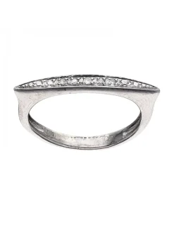 Anillo de oro blanco 18K con diseño y circonitas