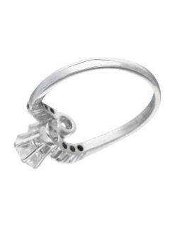 Anillo de Oro blanco18K con diseño y Brillantes