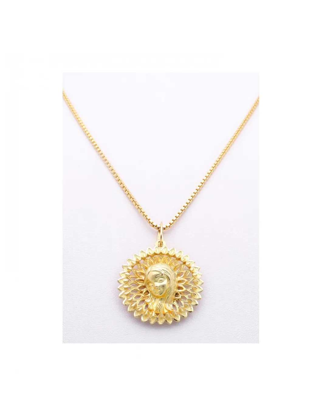 Cadena de Oro amarillo, con colgante religioso de la Virgen niña