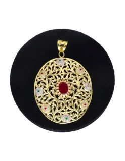 Colgante de oro amarillo 18 Kl con diseño ovalado piedra roja sintética y circonitas