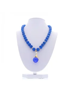 Gargantilla de oro amarillo con bolas azules y colgante Foca sobre bola azul y Perla