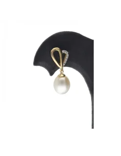 Pendientes de oro amarillo 18 K con diseño y perlas
