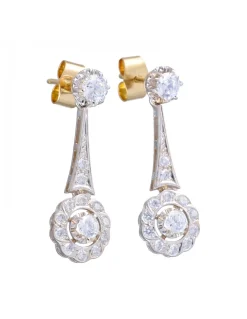 Pendientes de Oro blanco 18K con diseño largo y Circonitas