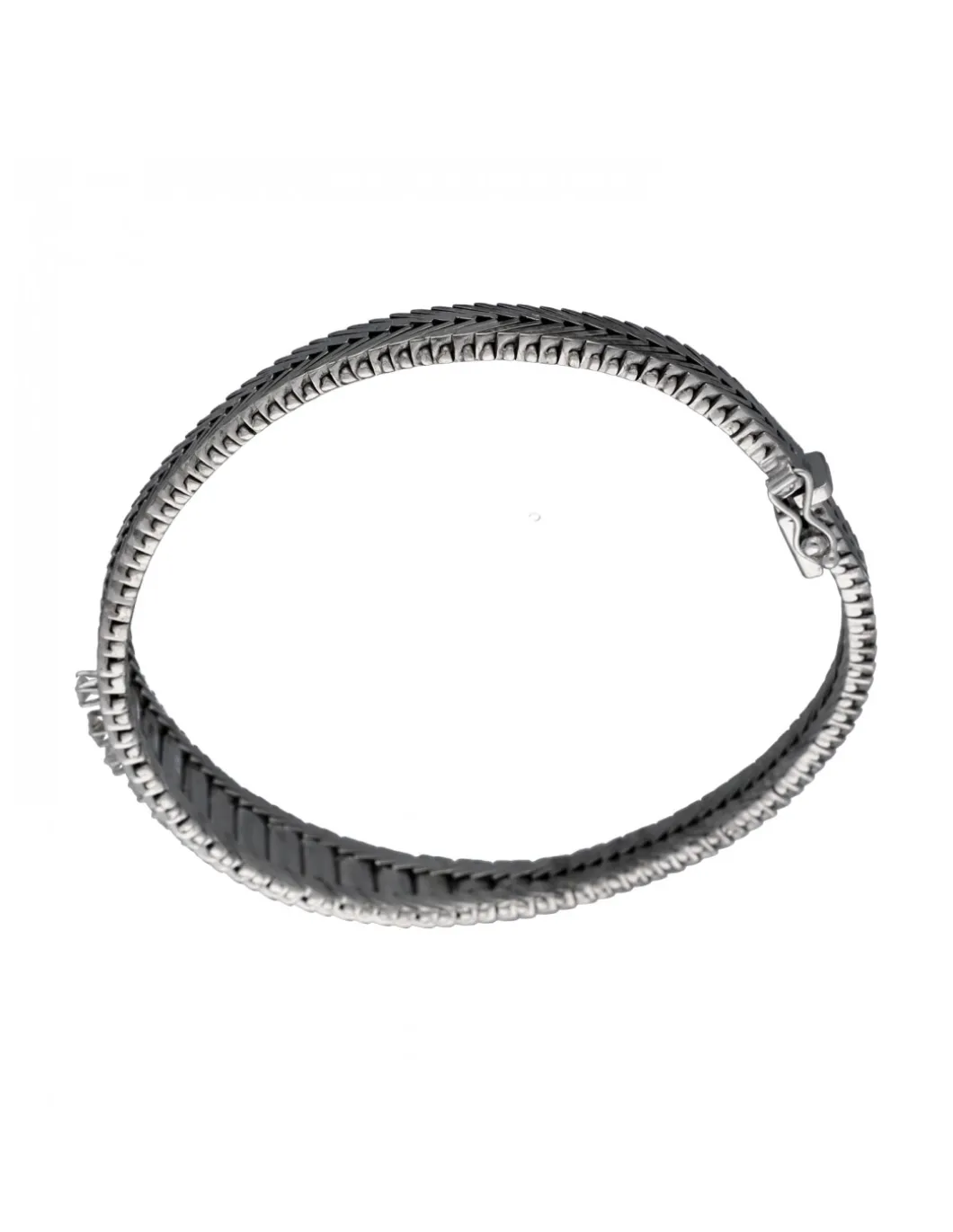 Pulsera de Oro blanco con diseño semirrígido y nueve Brillantes