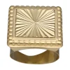 Sello de Oro amarillo con diseño cuadrado y repujado radial